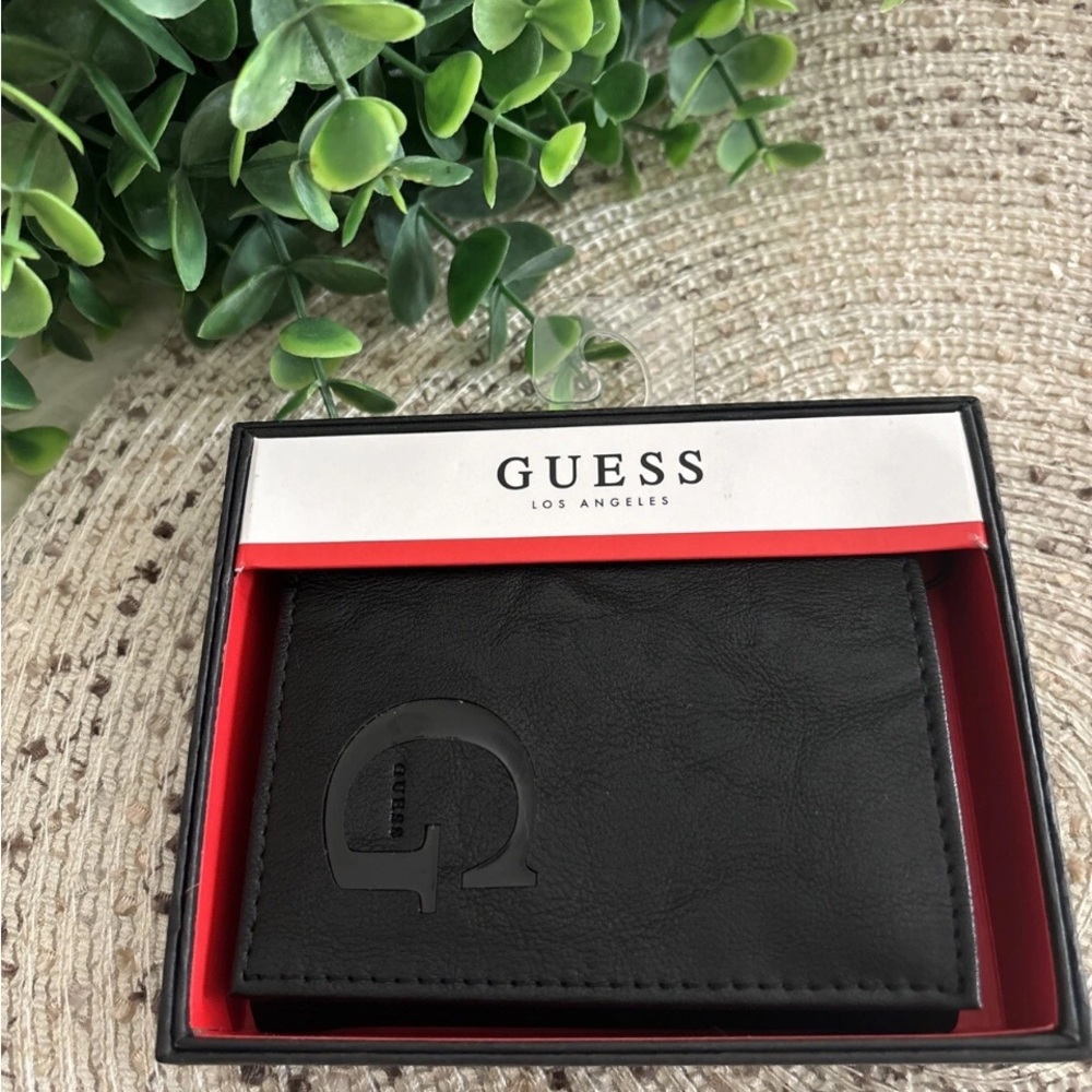 Guess Los Angeles Mens Black Trifold Wallet NWT